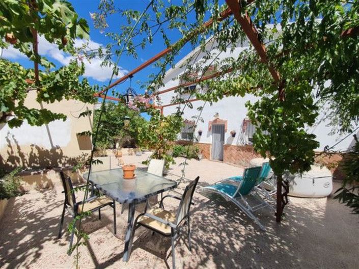 Image No.2-4 Bed Country House for sale