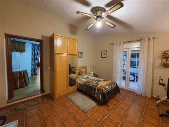 Image No.12-4 Bed Property for sale