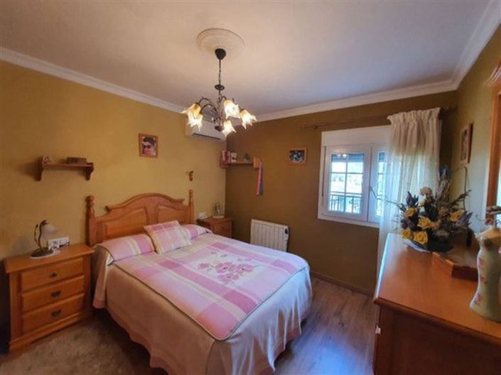 Image No.17-4 Bed Property for sale