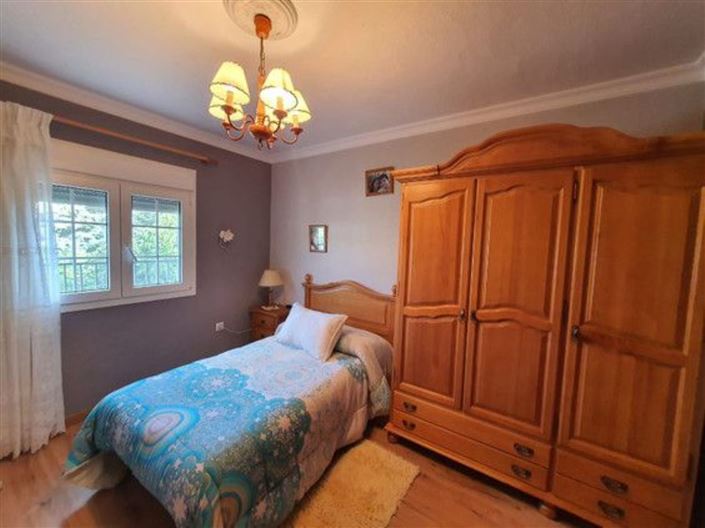 Image No.18-4 Bed Property for sale