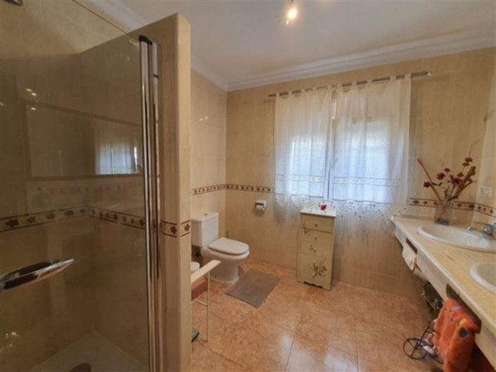 Image No.19-4 Bed Property for sale