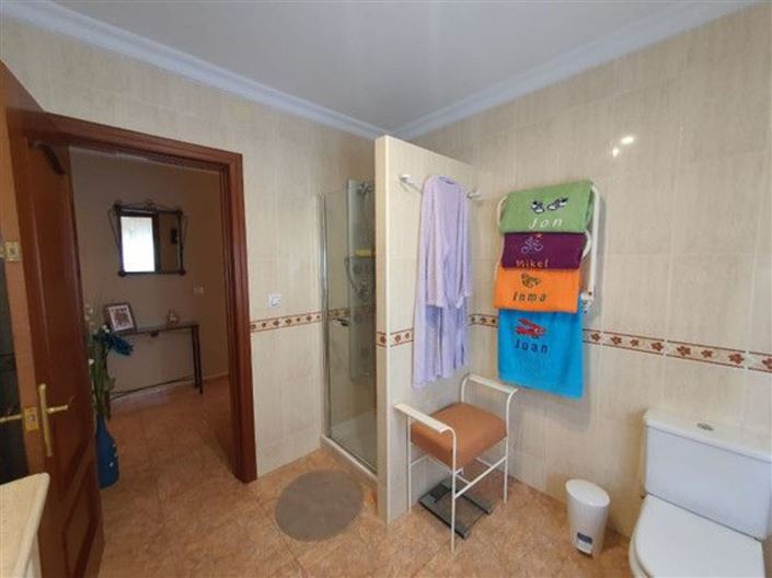 Image No.21-4 Bed Property for sale