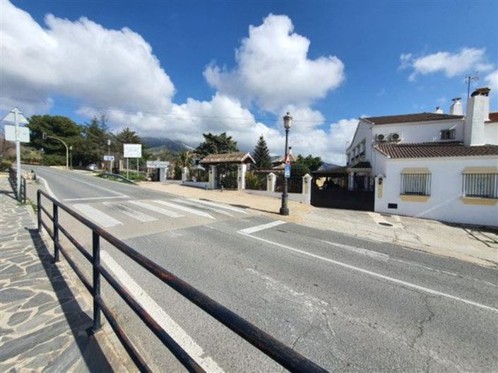 Image No.22-4 Bed Property for sale