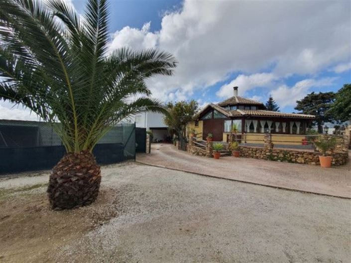 Image No.23-4 Bed Property for sale