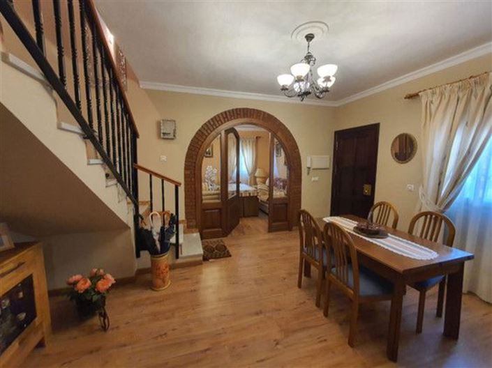 Image No.3-4 Bed Property for sale