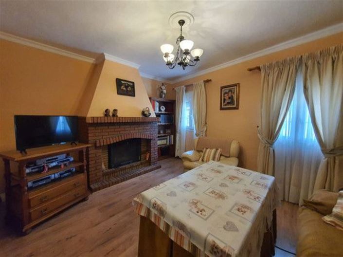 Image No.4-4 Bed Property for sale