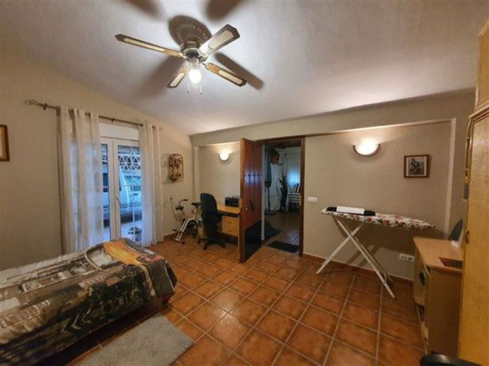 Image No.8-4 Bed Property for sale