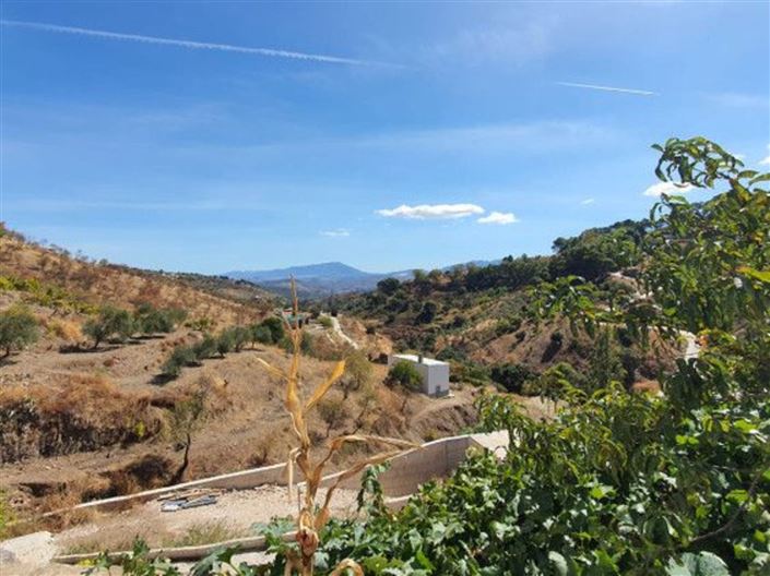 Image No.17-2 Bed Country House for sale