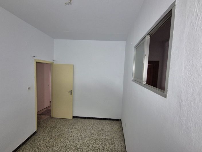 Image No.15-4 Bed Townhouse for sale