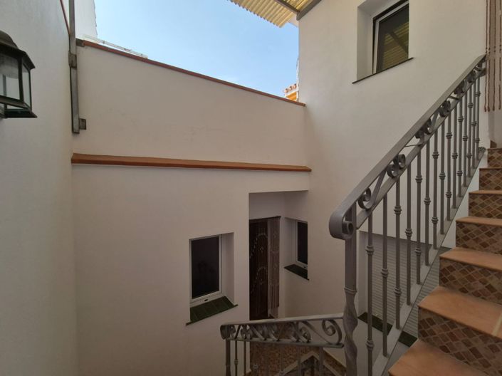 Image No.21-5 Bed Townhouse for sale