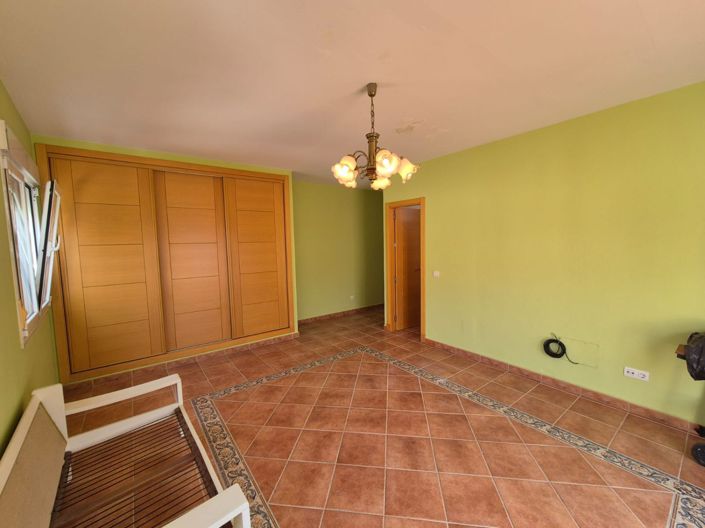 Image No.23-5 Bed Townhouse for sale