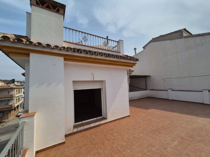 Image No.26-5 Bed Townhouse for sale