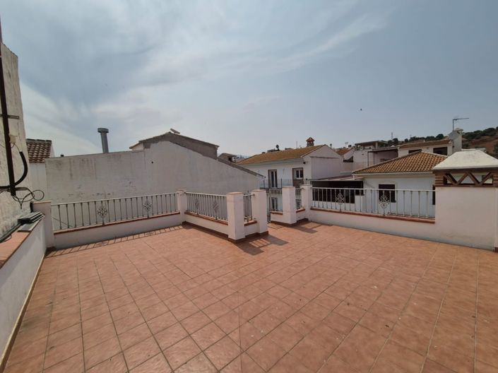 Image No.28-5 Bed Townhouse for sale