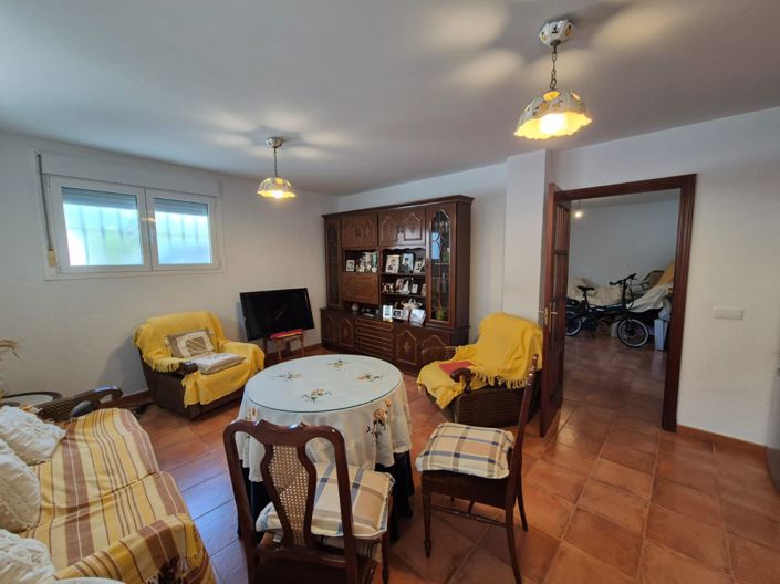 Image No.6-5 Bed Townhouse for sale