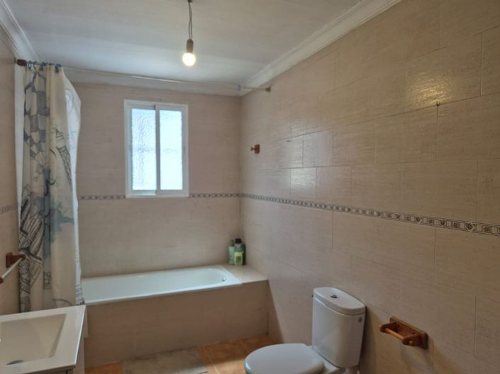 Image No.16-3 Bed Country House for sale