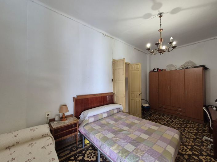 Image No.19-4 Bed Townhouse for sale