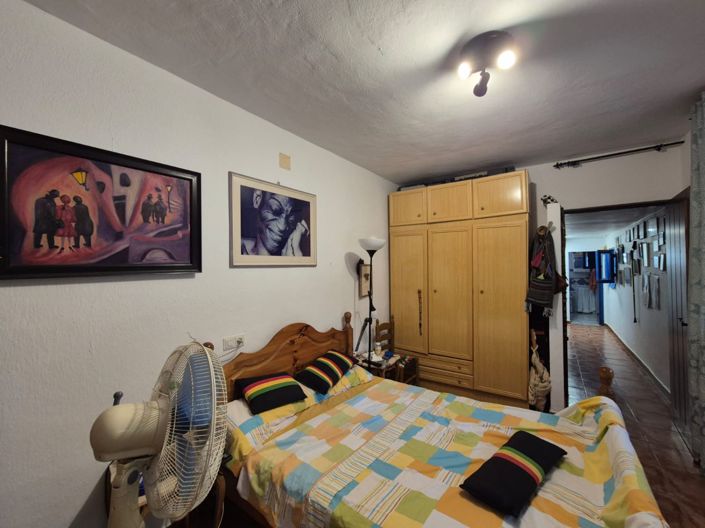 Image No.17-5 Bed Country House for sale