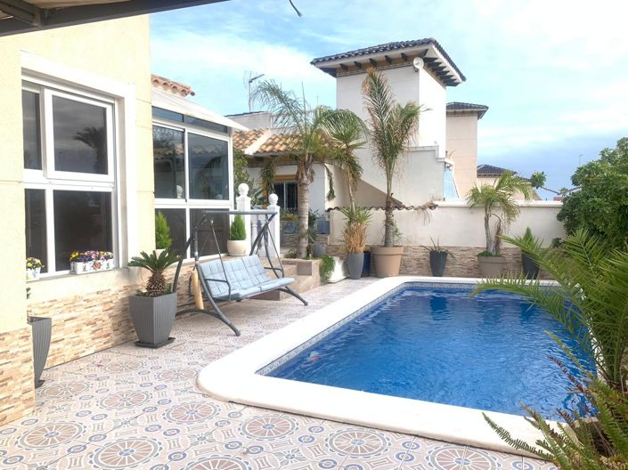 Image No.2-4 Bed Villa for sale