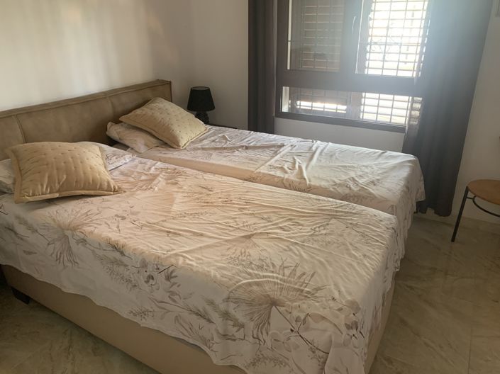 Image No.17-4 Bed Property for sale