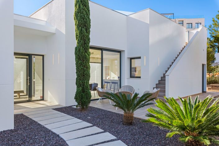 Image No.11-4 Bed Property for sale