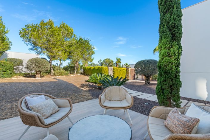 Image No.14-4 Bed Property for sale