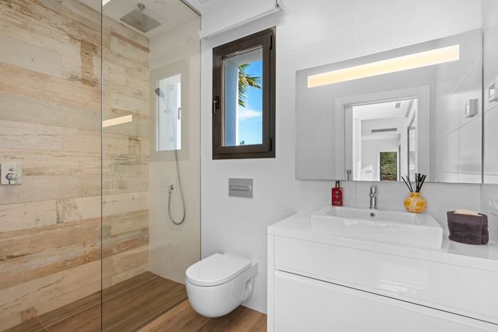 Image No.30-4 Bed Property for sale