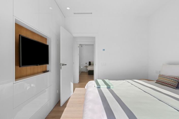 Image No.33-4 Bed Property for sale