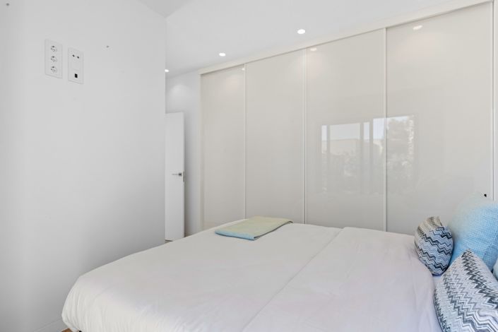 Image No.35-4 Bed Property for sale