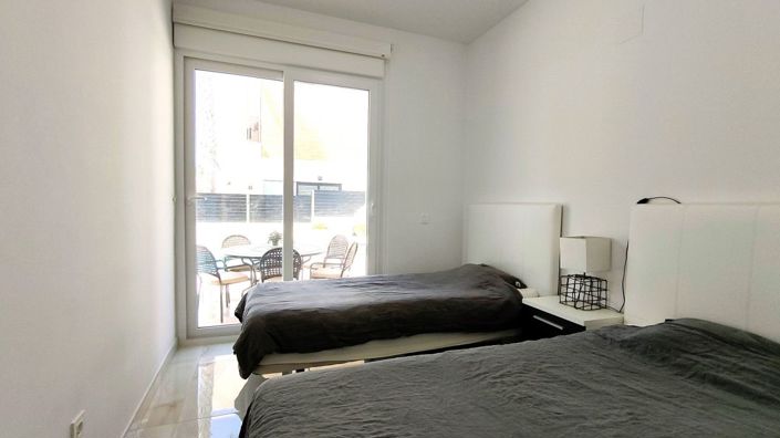 Image No.13-3 Bed Property for sale