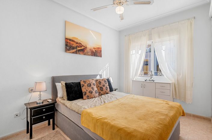 Image No.13-2 Bed Townhouse for sale