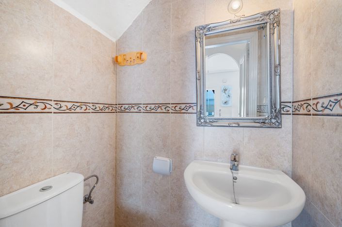 Image No.15-2 Bed Townhouse for sale