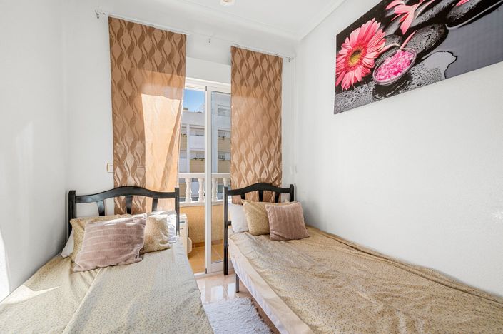 Image No.16-2 Bed Townhouse for sale