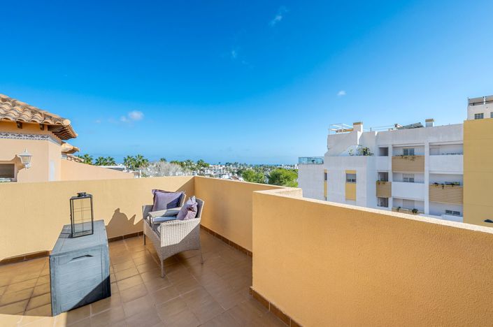 Image No.20-2 Bed Townhouse for sale