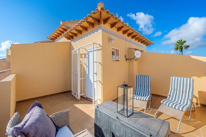 Image No.8-2 Bed Townhouse for sale