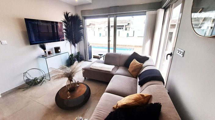 Image No.11-3 Bed Property for sale