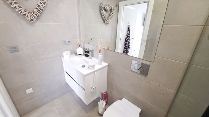 Image No.18-3 Bed Property for sale