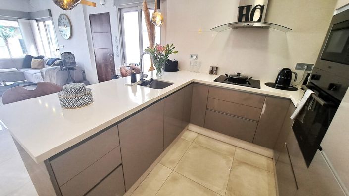 Image No.22-3 Bed Property for sale