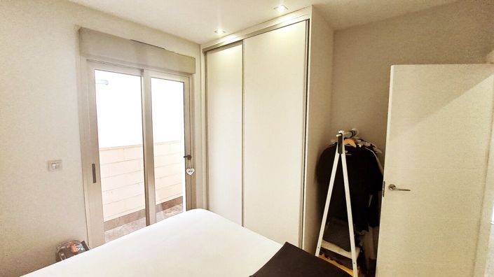 Image No.32-3 Bed Property for sale