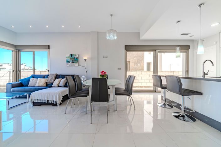 Image No.4-4 Bed Villa for sale