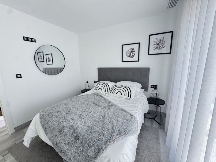 Image No.8-4 Bed Property for sale