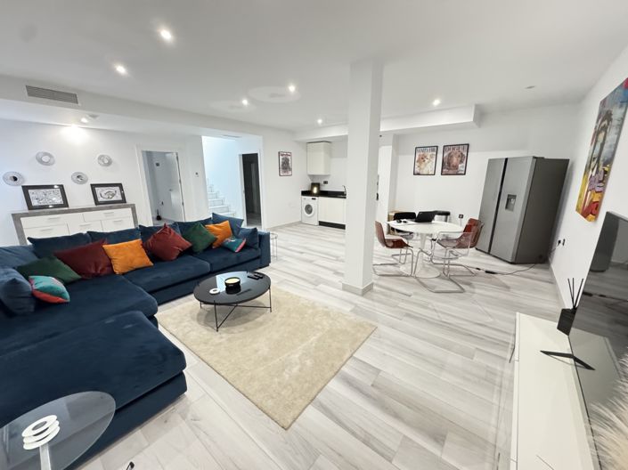 Image No.14-4 Bed Property for sale