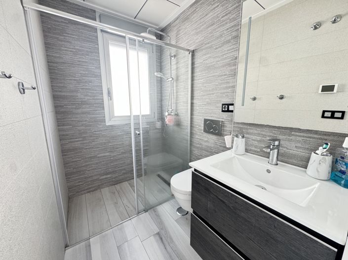 Image No.10-4 Bed Property for sale