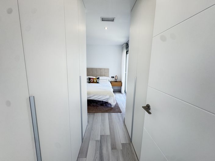 Image No.22-4 Bed Property for sale