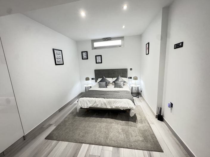 Image No.32-4 Bed Property for sale