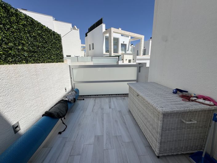 Image No.37-4 Bed Property for sale