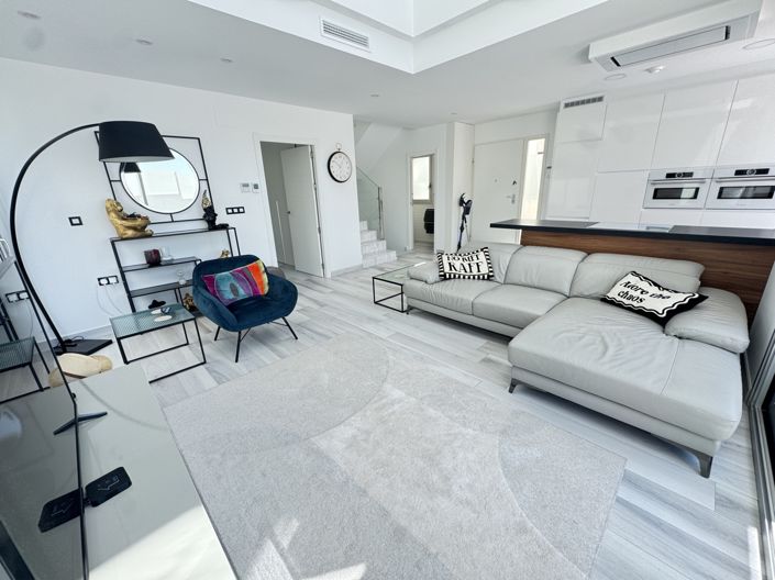 Image No.4-4 Bed Property for sale