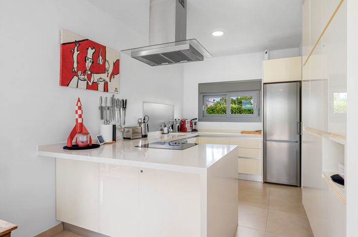 Image No.12-3 Bed Property for sale