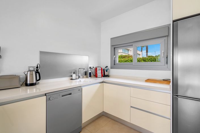 Image No.14-3 Bed Property for sale