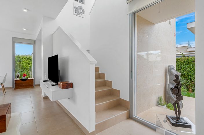 Image No.17-3 Bed Property for sale