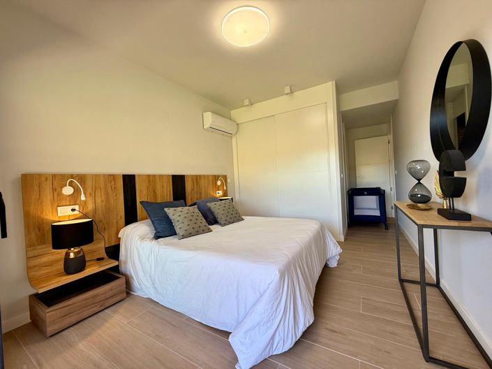 Image No.10-2 Bed Property for sale